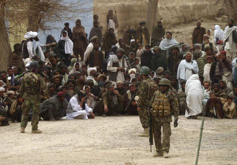 Afghan officials claimed on Sunday that a US soldier killed 16 residents in a village of Kandahar, Afghanistan. Five others were injured. This soldier has been detained by the US army. The Afghan President Office has expressed its strong condemn and considered it a murder case.