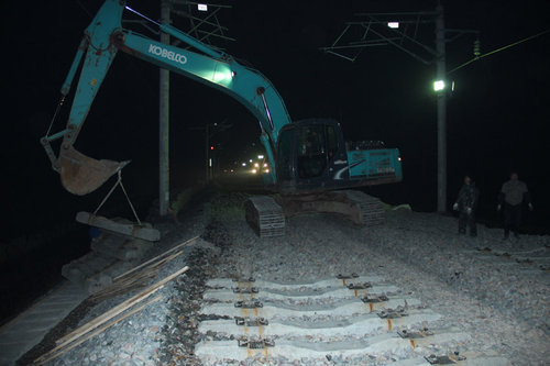 A section of the Hanyi High-speed Railway collapsed after persistent rain on March 9. [cnhan.com]  