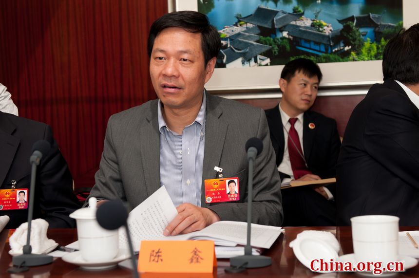 Chen Xi, Jiangsu Province's delegate to the 11th National People's Congress (NPC), vice dean of No. 1 Hospital of Nanjing, has urged to implement a more strict smoking ban on public places in China. [China.org.cn]