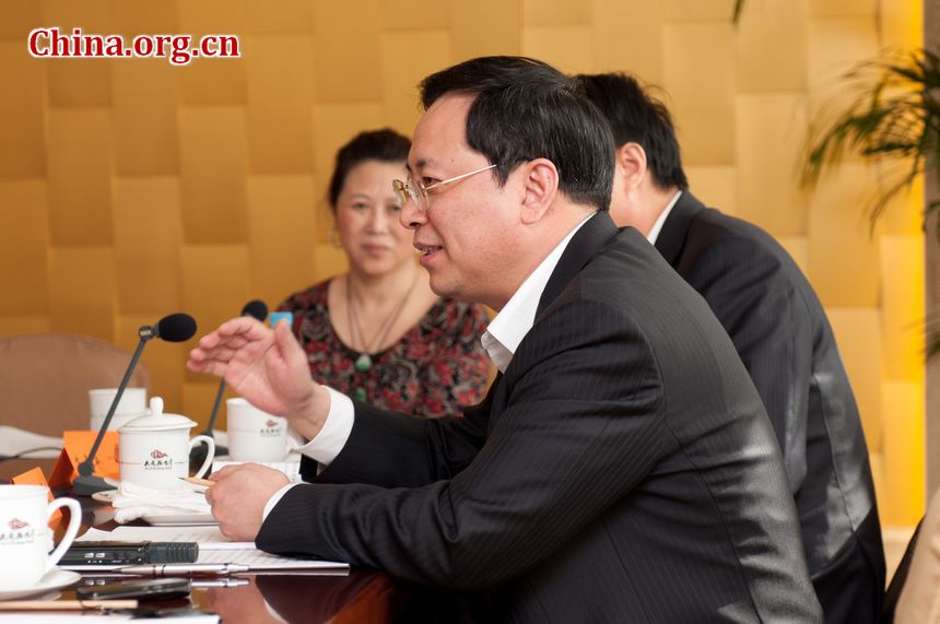 Jiangsu Province's delegation to the 11th NPC on Monday, March 12, 2012, hold panel discussions to review the work reports on China's Supreme People's Court and Supreme People's Procuratorate. [China.org.cn]