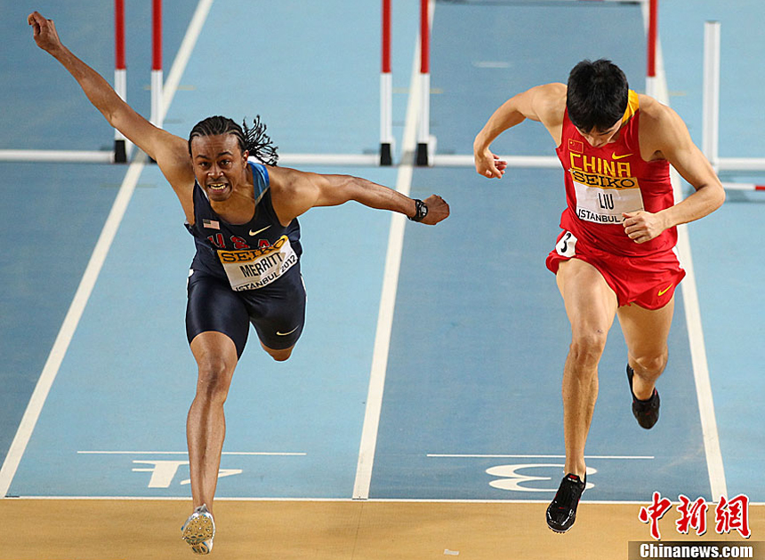 Aries Merritt from the United States stunned Chinese ace hurdler Liu Xiang to win the men's 60m hurdles here on Sunday at the IAAF world indoor championships, clocking 7.44 seconds. Liu Xiang took the second in 7.49 seconds.