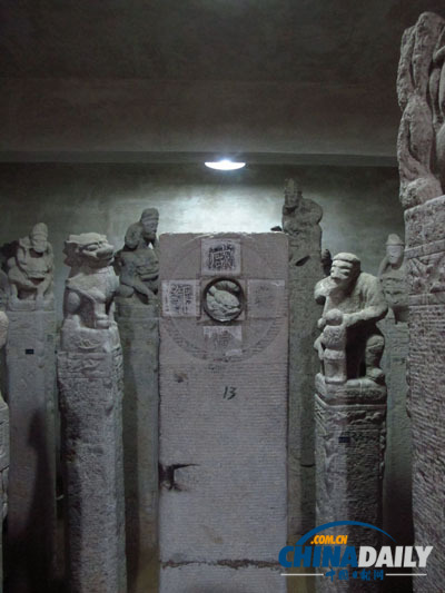 Sculptures at Shaanxi Guanzhong Folk Art Museum is taken on February 10, 2012. [Photo by Zhang Zixuan/China Daily] 