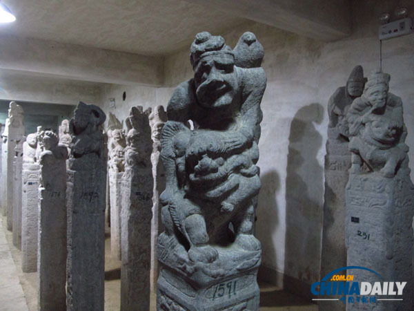 Sculptures at Shaanxi Guanzhong Folk Art Museum is taken on February 10, 2012. [Photo by Zhang Zixuan/China Daily] 