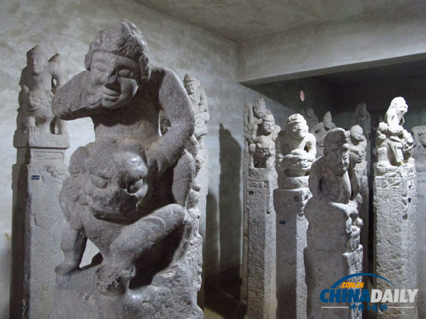 Sculptures at Shaanxi Guanzhong Folk Art Museum is taken on February 10, 2012. [Photo by Zhang Zixuan/China Daily] 
