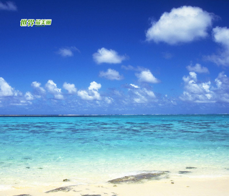 Located to the southeast of Sanya, Yalong Bay is a 7.5-km crescent-shaped bay. Also known as the Yalong Bay National Resort, it is one of the most famous scenic spots in Hainan Province.Visitors are attracted by its crystal blue sea, warm sand beaches and endless rolling hills. Its clean sea waters make it a nice place for diving. There are various kinds of tropical fishes. It is an ideal place for relaxation, water sports and scuba-diving.