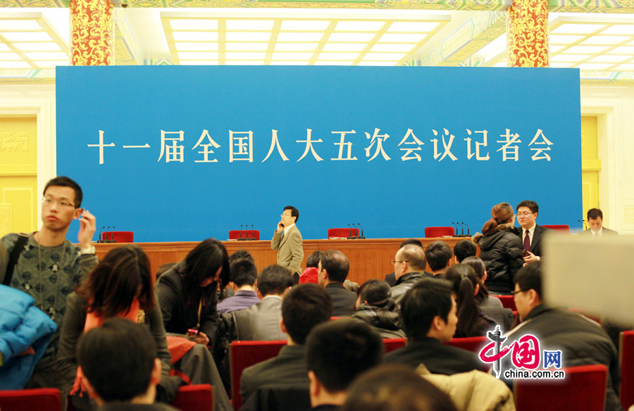 Chinese Premier Wen Jiabao meets the press after the closing meeting of the Fifth Session of the 11th National People's Congress (NPC) at the Great Hall of the People in Beijing, March 14, 2011. 