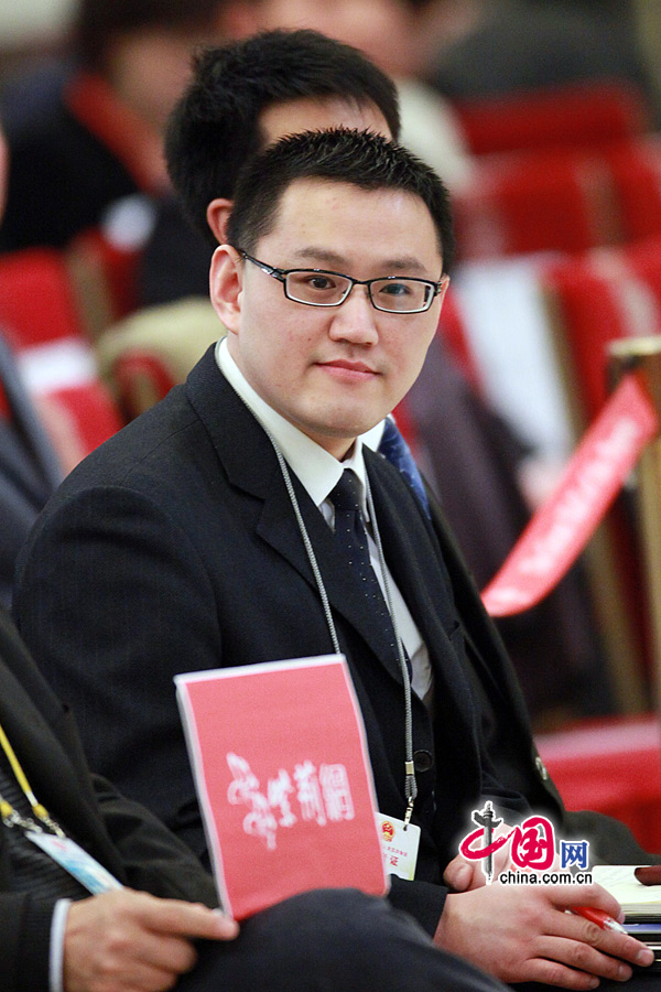 Chinese Premier Wen Jiabao meets the press after the closing meeting of the Fifth Session of the 11th National People's Congress (NPC) at the Great Hall of the People in Beijing, March 14, 2011. In the photo is Chen Boyuan, China.org.cn's reporter.