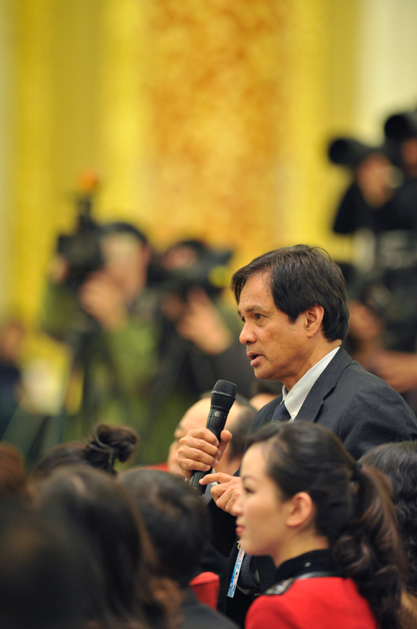 Chinese Premier Wen Jiabao meets the press after the closing meeting of the Fifth Session of the 11th National People's Congress (NPC) at the Great Hall of the People in Beijing, March 14, 2011. 