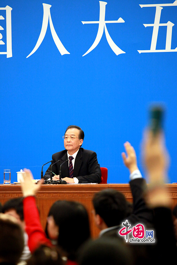 Chinese Premier Wen Jiabao meets the press after the closing meeting of the Fifth Session of the 11th National People's Congress (NPC) at the Great Hall of the People in Beijing, March 14, 2011. 