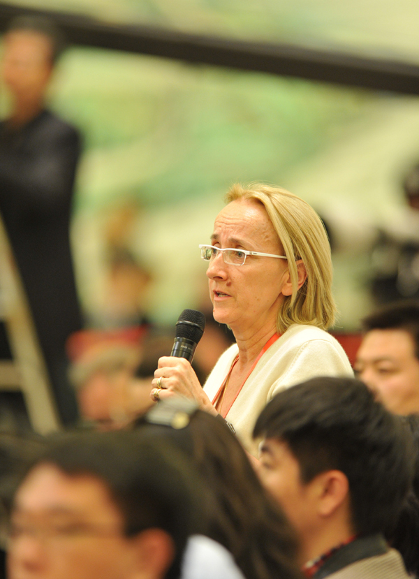 Chinese Premier Wen Jiabao meets the press after the closing meeting of the Fifth Session of the 11th National People's Congress (NPC) at the Great Hall of the People in Beijing, March 14, 2011. In the photo a reporter asks questions. [Xinhua photo] 