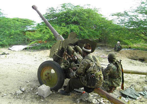 Members of the Islamist Al Shabaab movement prepare an artillery machine at their base in Mogadishu, Somalia, Aug. 23, 2010. Al Shabaab declared an all-out war against African Union peacekeeping forces and Somali government troops in Mogadishu. [Xinhua Photo]