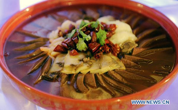 File photo taken on Sept 26, 2010 shows a kind of Sichuan food made of duck blood in Chengdu, southwest China's Sichuan province. [Photo/Xinhua]