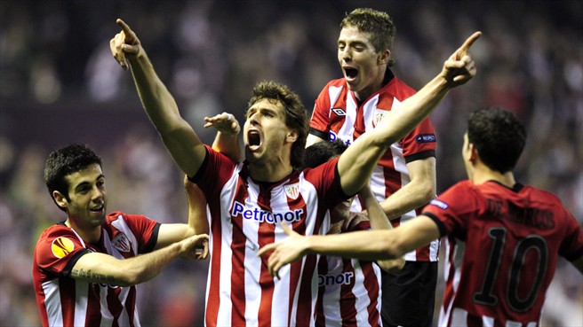 Fernando Llorente (C) of Athletic Club celebrates with team-mates after scoring a goal during the UEFA Europa League round of 16 second leg against Manchester United FC. [Photo:UEFA]