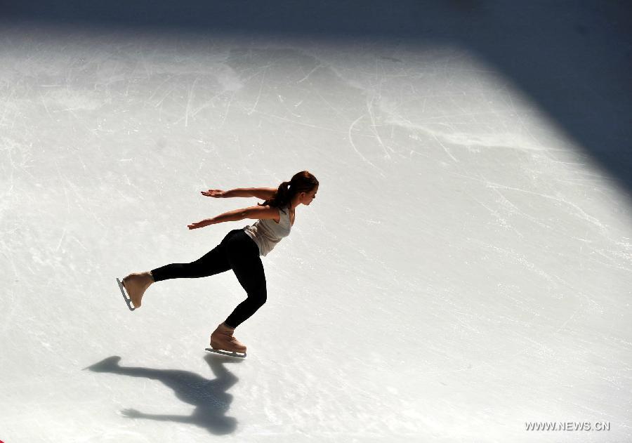 A woman enjoys skating on a public ice rink at the Rockfeller Center in Manhattan of New York City, March 19, 2012. (Xinhua/Wang Lei) 