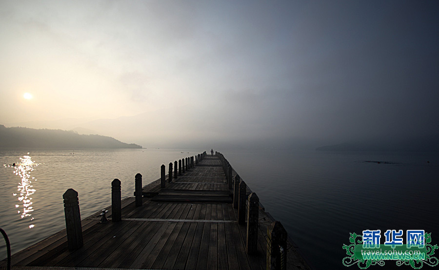Sun Moon Lake, the only natural lake on the island of Taiwan, is praised as the heart of Taiwan, not only because its central geographic location, but also for its role as home to five major hydropower plants which provide electricity for the rest of the island, just like the blood sent from a person's heart to other parts of the body.The Sun Moon Lake scenic area is also a favorite weekend holiday destination for local people. There are many restaurants and hotels by the shores of the lake.