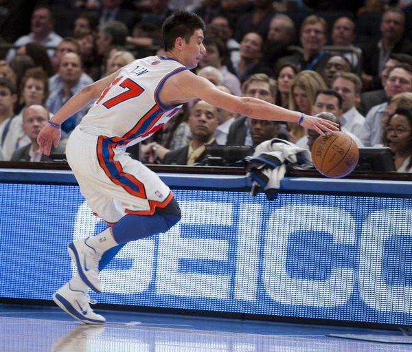 Knicks rout Raptors, 4-0 under Woodson