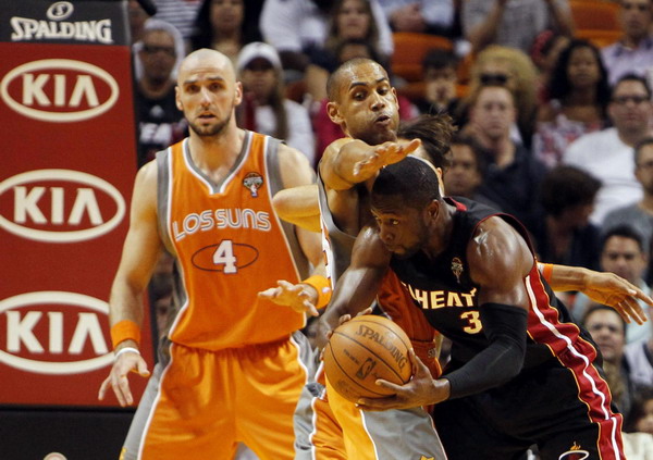 Heat scorch Suns with late hot streak