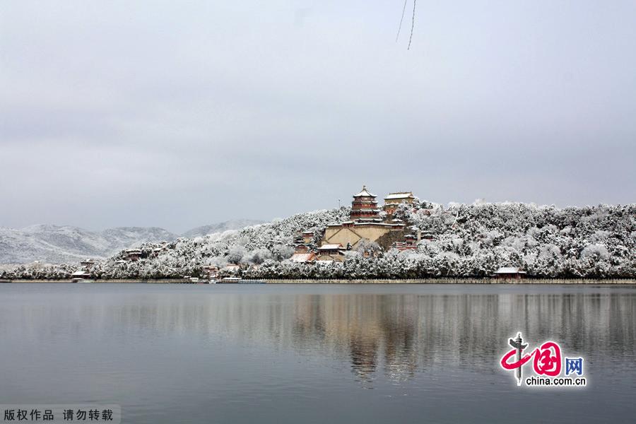 The Summer Palace is one of the finest examples of Garden Architecture in China and located in the northwest suburbs of Beijing. The Summer Palace comprises more than 3,000 structures, including pavilions, towers, bridges, and corridors. Covering 294 hectares, three quarters of the area is water. Its most distinctive features are Longevity Hill and Kunming Lake. [Photo by Xiaodong]