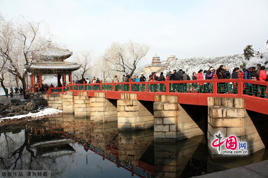 The Summer Palace is one of the finest examples of Garden Architecture in China and located in the northwest suburbs of Beijing. The Summer Palace comprises more than 3,000 structures, including pavilions, towers, bridges, and corridors. Covering 294 hectares, three quarters of the area is water. Its most distinctive features are Longevity Hill and Kunming Lake. [Photo by Xiaodong]