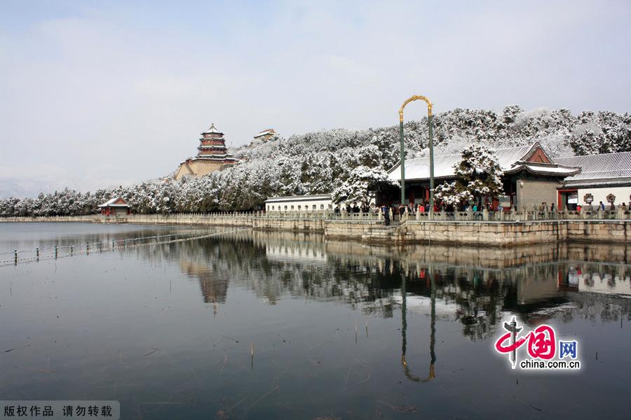 The Summer Palace is one of the finest examples of Garden Architecture in China and located in the northwest suburbs of Beijing. The Summer Palace comprises more than 3,000 structures, including pavilions, towers, bridges, and corridors. Covering 294 hectares, three quarters of the area is water. Its most distinctive features are Longevity Hill and Kunming Lake. [Photo by Xiaodong]