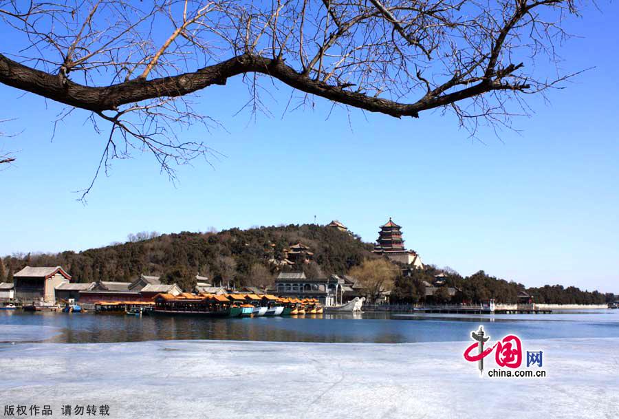 The Summer Palace is one of the finest examples of Garden Architecture in China and located in the northwest suburbs of Beijing. The Summer Palace comprises more than 3,000 structures, including pavilions, towers, bridges, and corridors. Covering 294 hectares, three quarters of the area is water. Its most distinctive features are Longevity Hill and Kunming Lake. [Photo by Xiaodong]