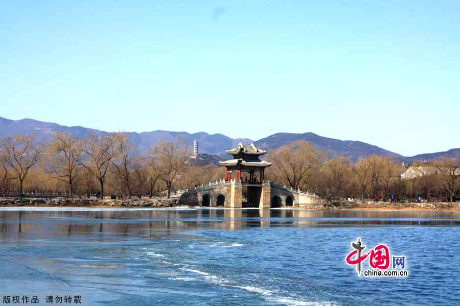 The Summer Palace is one of the finest examples of Garden Architecture in China and located in the northwest suburbs of Beijing. The Summer Palace comprises more than 3,000 structures, including pavilions, towers, bridges, and corridors. Covering 294 hectares, three quarters of the area is water. Its most distinctive features are Longevity Hill and Kunming Lake. [Photo by Xiaodong]