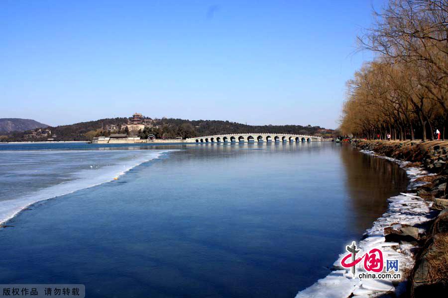 The Summer Palace is one of the finest examples of Garden Architecture in China and located in the northwest suburbs of Beijing. The Summer Palace comprises more than 3,000 structures, including pavilions, towers, bridges, and corridors. Covering 294 hectares, three quarters of the area is water. Its most distinctive features are Longevity Hill and Kunming Lake. [Photo by Xiaodong]