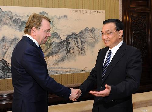 Vice Premier Li Keqiang meets with Vladimir Kozhin, director of the Russian Presidential Administration Bureau, on March 22, 2012, at the Zhongnanhai compound in Beijing. [Xinhua]