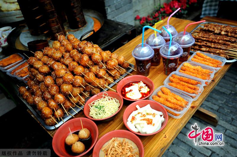 Chengdu, a city in Southwest China's Sichuan Province enjoys a high reputation for its spicy cuisine. The unique colour, aroma, shape and taste of the snacks have always dazzled visitors' eyes and stomachs. Chengdu is one of only two cities in the world that have been recognized as a 'City of Gastronomy'.