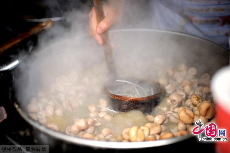 Chengdu, a city in Southwest China's Sichuan Province enjoys a high reputation for its spicy cuisine. The unique colour, aroma, shape and taste of the snacks have always dazzled visitors' eyes and stomachs. Chengdu is one of only two cities in the world that have been recognized as a 'City of Gastronomy'.