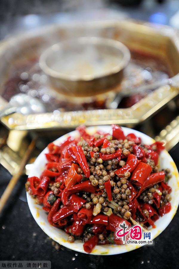 Chengdu, a city in Southwest China's Sichuan Province enjoys a high reputation for its spicy cuisine. The unique colour, aroma, shape and taste of the snacks have always dazzled visitors' eyes and stomachs. Chengdu is one of only two cities in the world that have been recognized as a 'City of Gastronomy'.