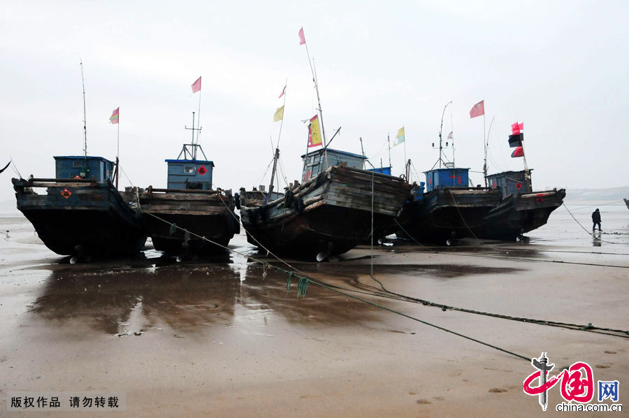 The tradition of the 'Jihaijie' or 'Sea Sacrifice Festival' in Tianheng Township of Jimo City, Shandong Province, started more than 500 years ago. Ritual activity, launching ceremony and theme gala were held at the festival on Mar. 17, 2012. [China.org.cn]