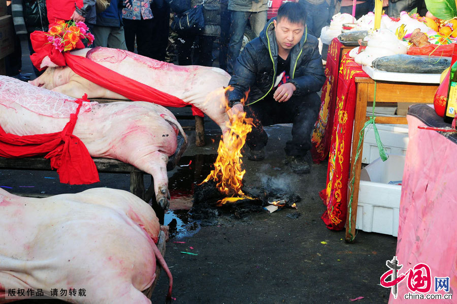 The tradition of the 'Jihaijie' or 'Sea Sacrifice Festival' in Tianheng Township of Jimo City, Shandong Province, started more than 500 years ago. Ritual activity, launching ceremony and theme gala were held at the festival on Mar. 17, 2012. [China.org.cn]