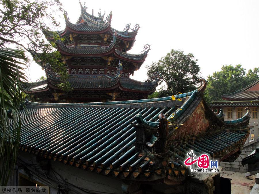 South Putuo Temple is adjacent to Xiamen University in the southeast of the city. Originally built in the Tang Dynasty (618-907), the temple was destroyed many times over the course of following dynasties. In the 23rd year of the Kangxi reign of the Qing Dynasty (1616-1912), it was once again rebuilt and given its present name. A statue of the Bodhisattva Guanyin, or Avalokitesvara, is enshrined in the temple, which receives an endless stream of worshippers and pilgrims throughout the year. [China.org.cn]