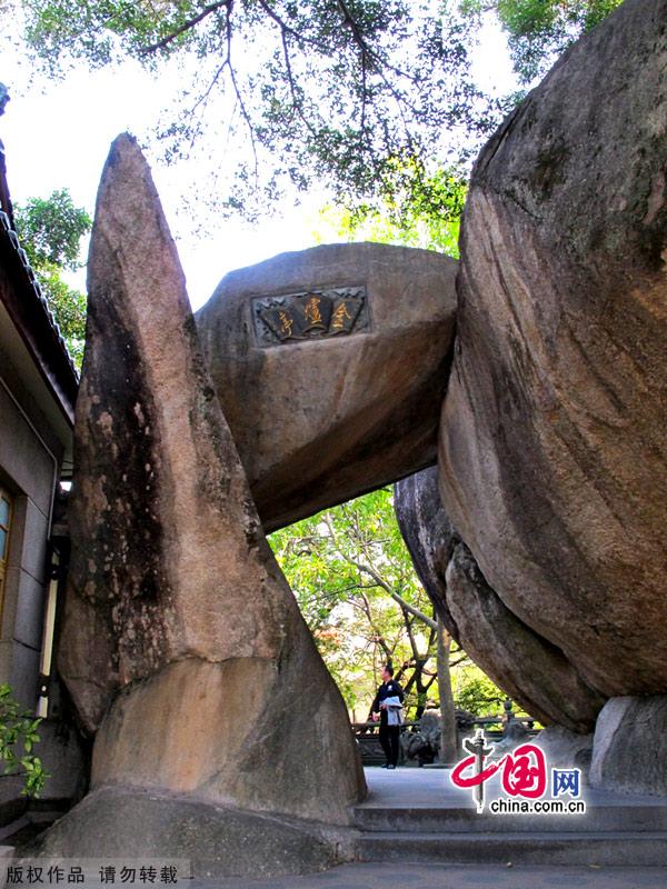 South Putuo Temple is adjacent to Xiamen University in the southeast of the city. Originally built in the Tang Dynasty (618-907), the temple was destroyed many times over the course of following dynasties. In the 23rd year of the Kangxi reign of the Qing Dynasty (1616-1912), it was once again rebuilt and given its present name. A statue of the Bodhisattva Guanyin, or Avalokitesvara, is enshrined in the temple, which receives an endless stream of worshippers and pilgrims throughout the year. [China.org.cn]