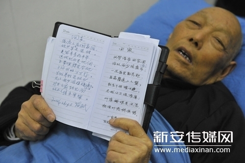 Miao Weimin is the first individual to sign the donation contract in the county.