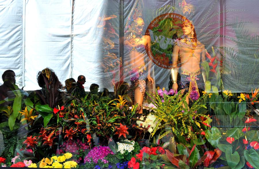 People visit at the Macy's Flower Show in New York, the United States, March 26, 2012. The 38th annual Macy's Flower Show enlisted six of the world's most brilliant and renowned floral designers to create a spectacular exhibition of flowers. (Xinhua/Wang Lei) 