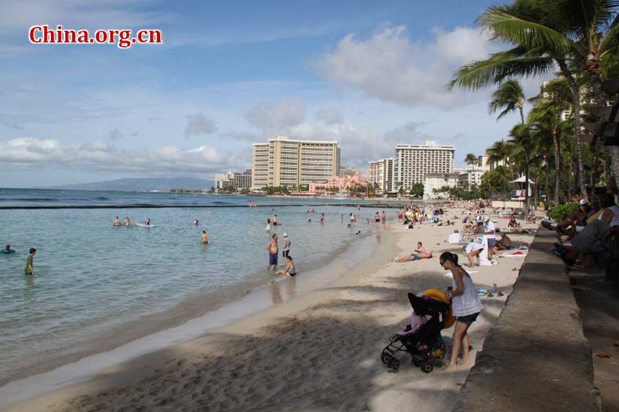 Photo shows the beautiful scenery of Waikiki Beach, Honolulu, in Hawaii, United States. [China.org.cn/Photo by Li Xiaohua] 