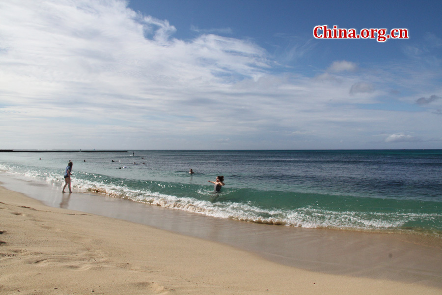 Photo shows the beautiful scenery of Waikiki Beach, Honolulu, in Hawaii, United States. [China.org.cn/Photo by Li Xiaohua] 