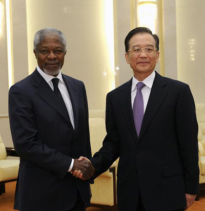Chinese Premier Wen Jiabao (L) meets visiting UN-Arab League envoy to Syria Kofi Annan in Beijing on March 27, 2012 [Xinhua Photo] 