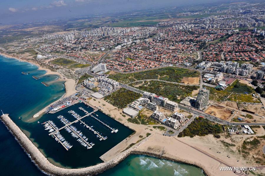 The aerial photo taken on March 26, 2012 shows the general view of Israeli city of Ashkelon. (Xinhua/Yin Dongxun) 