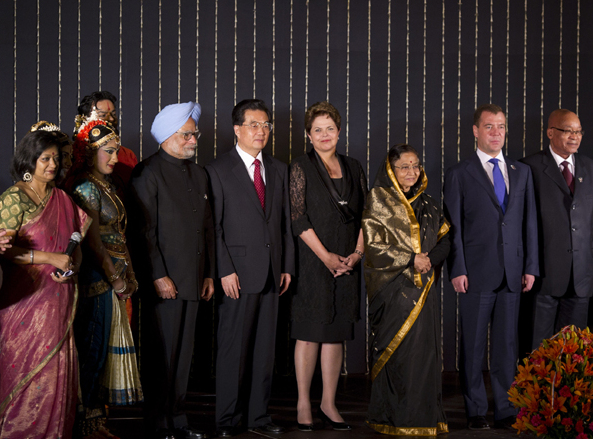 Chinese President Hu Jintao attends the evening party on Wednesday hosted by Indian President Pratibha Patil for BRICS leaders who are here for the fourth BRICS summits. [Xinhua photo]