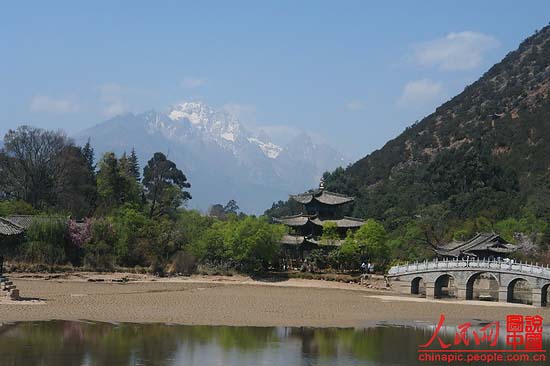 Heilong pond, a symbol of Lijiang, China’s famous tour destination, is dried-up due to the severe drought in Yunan province in recent years. The badly cracked lakebed of Heilong pond destroys the local scenery.