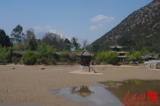 Heilong pond, a symbol of Lijiang, China’s famous tour destination, is dried-up due to the severe drought in Yunan province in recent years. The badly cracked lakebed of Heilong pond destroys the local scenery.