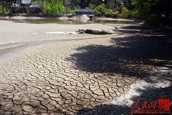 Heilong pond, a symbol of Lijiang, China’s famous tour destination, is dried-up due to the severe drought in Yunan province in recent years. The badly cracked lakebed of Heilong pond destroys the local scenery.