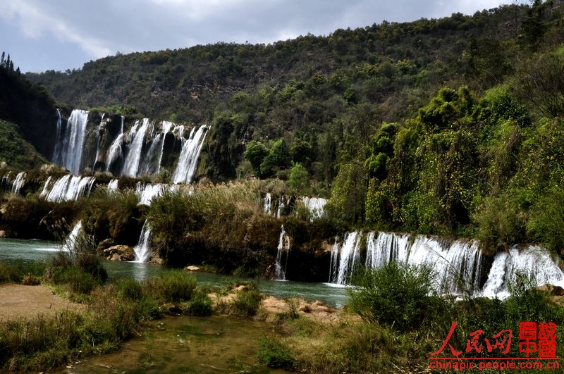 The Jiulong Waterfalls was voted one of the top six most beautiful Chinese waterfalls in a poll by 'Chinese National Geography' magazine in 2005. It is a group of wide waterfalls at ten levels in Luopan County of Yunnan Province. The view of the falls varies level by level and they are connected with each other by shoals or pools, creating a fantasy world of water.