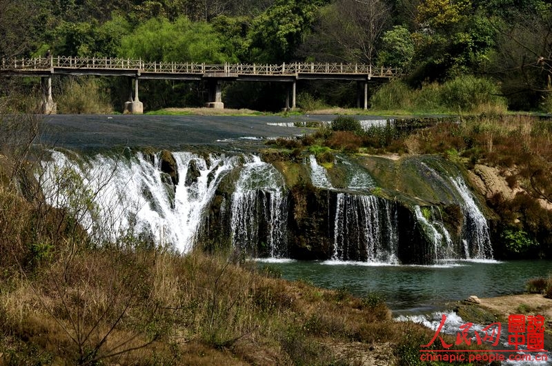 The Jiulong Waterfalls was voted one of the top six most beautiful Chinese waterfalls in a poll by 'Chinese National Geography' magazine in 2005. It is a group of wide waterfalls at ten levels in Luopan County of Yunnan Province. The view of the falls varies level by level and they are connected with each other by shoals or pools, creating a fantasy world of water.