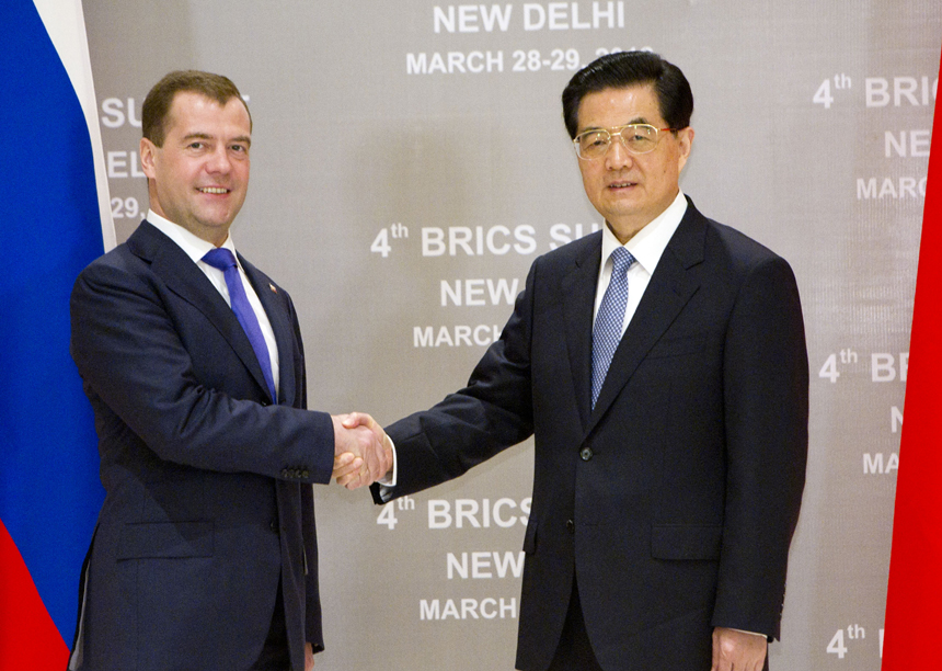 Chinese President Hu Jintao (R) meets with his Russian counterpart Dmitry Medvedev in New Delhi, capital of India, March 28, 2012.