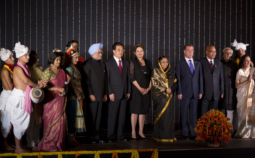 Chinese President Hu Jintao attends the evening party on Wednesday hosted by Indian President Pratibha Patil for BRICS leaders who are here for the fourth BRICS summits. [Xinhua photo]