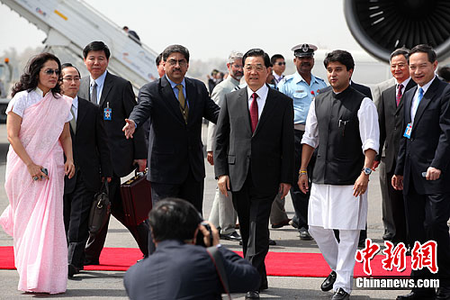 Chinese President Hu Jintao arrives in New Delhi, capital of India, March 28, 2012. Hu Jintao arrived here for a summit of Brazil, Russia, India, China and South Africa, the grouping known as BRICS.